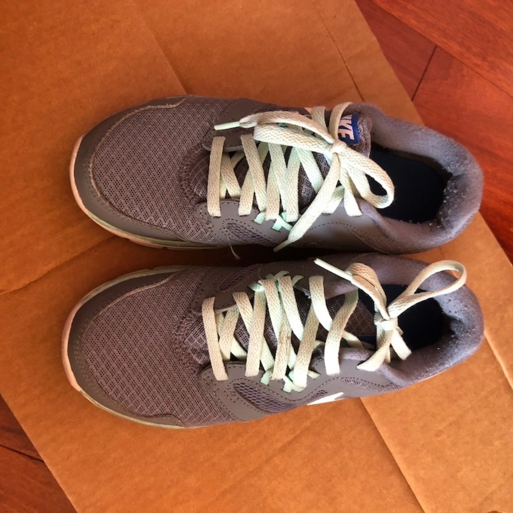 NIKE - Mint and grey walking shoes (Size 5.5) - Picture 4 of 5